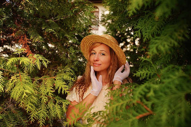 踢毽子大赛现场高手对决，行云流水 观赏性极强，上演“足尖上的武林争霸”.